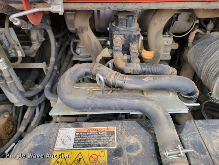 image for item ML9388 2017 Kubota SVL95-2S  tracked skid steer loader