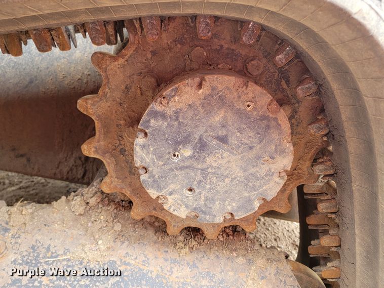 image for item ML9388 2017 Kubota SVL95-2S  tracked skid steer loader