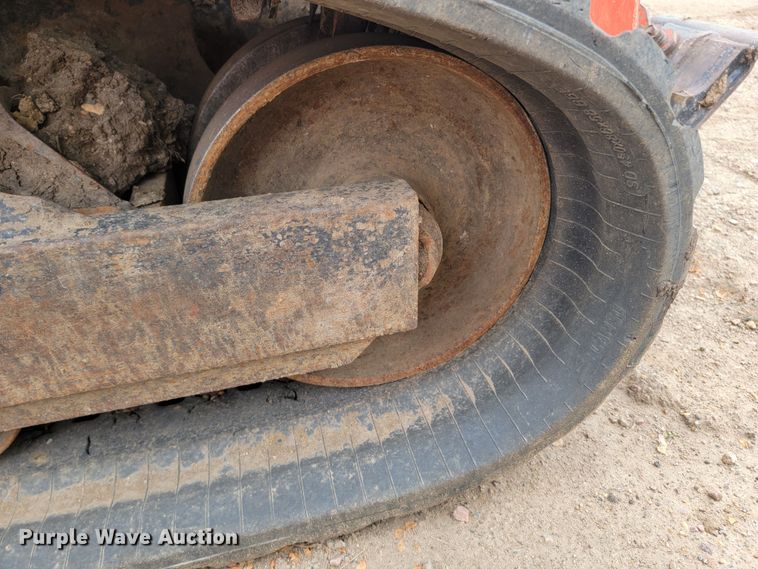 image for item ML9388 2017 Kubota SVL95-2S  tracked skid steer loader