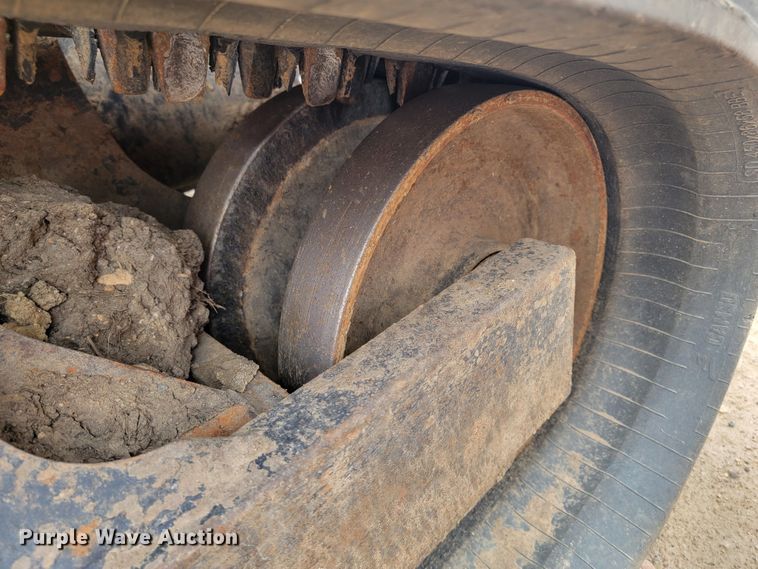 image for item ML9388 2017 Kubota SVL95-2S  tracked skid steer loader