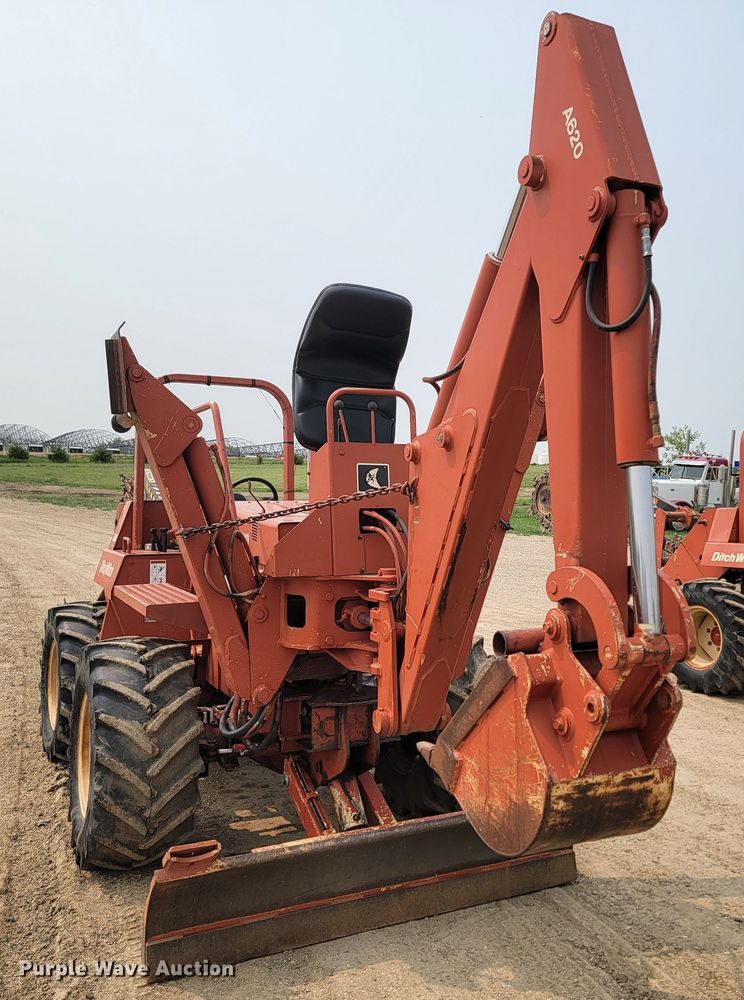 image for item ML9390 1993 Ditch Witch 7610  trencher