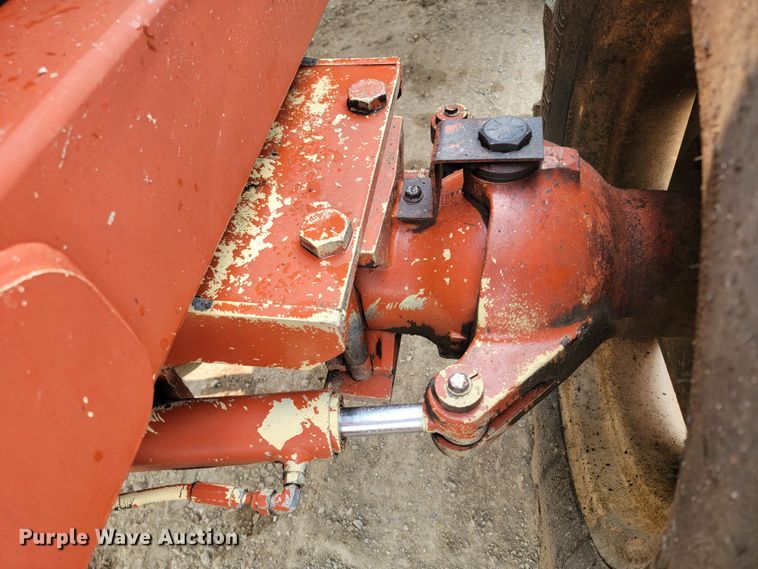 image for item ML9390 1993 Ditch Witch 7610  trencher