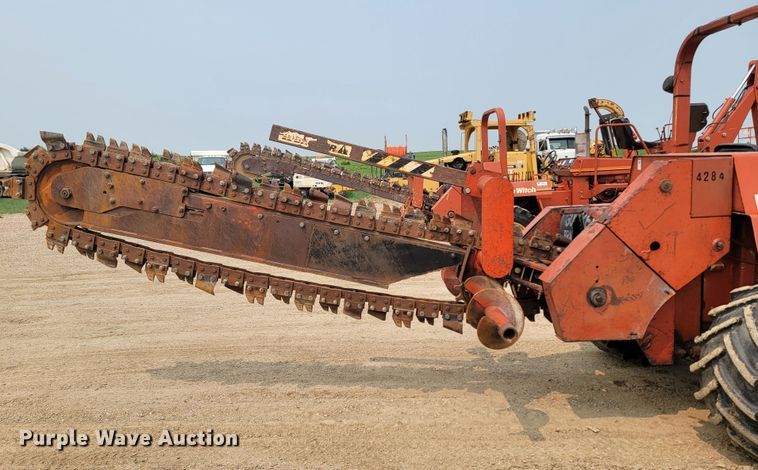 image for item ML9390 1993 Ditch Witch 7610  trencher