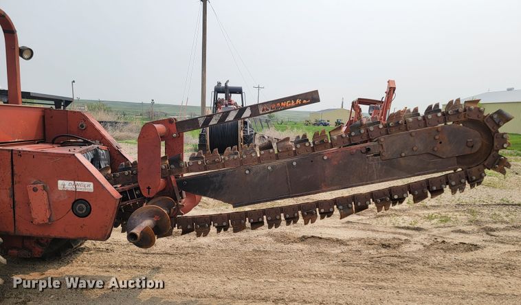 image for item ML9390 1993 Ditch Witch 7610  trencher