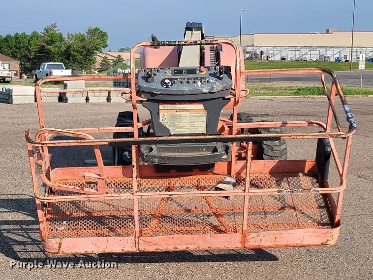 image for item ML9412 2005 JLG 600S  boom lift