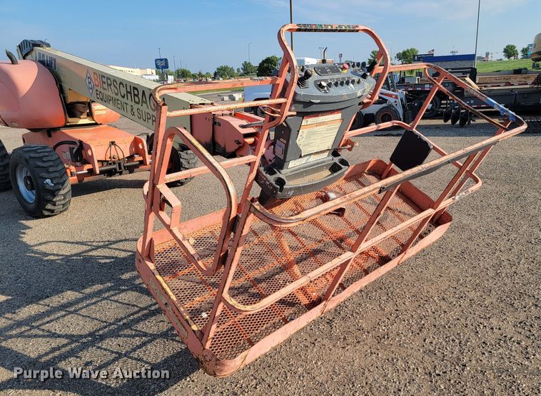 image for item ML9412 2005 JLG 600S  boom lift