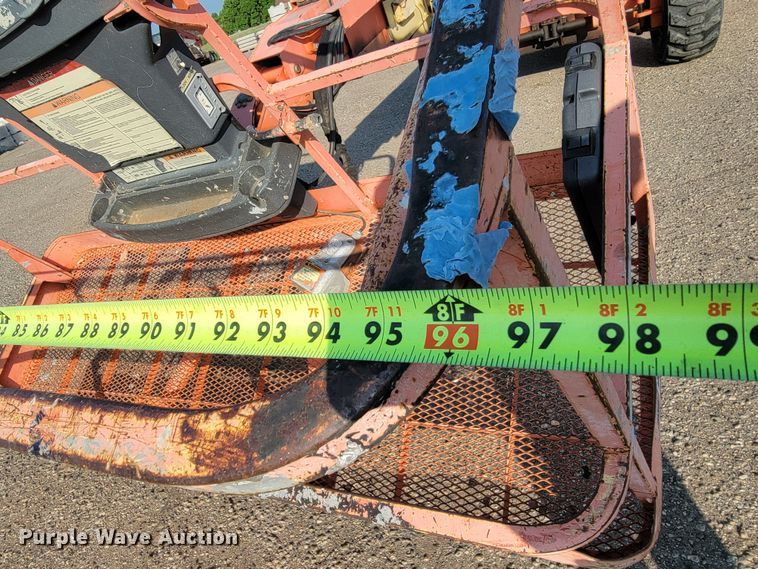 image for item ML9412 2005 JLG 600S  boom lift