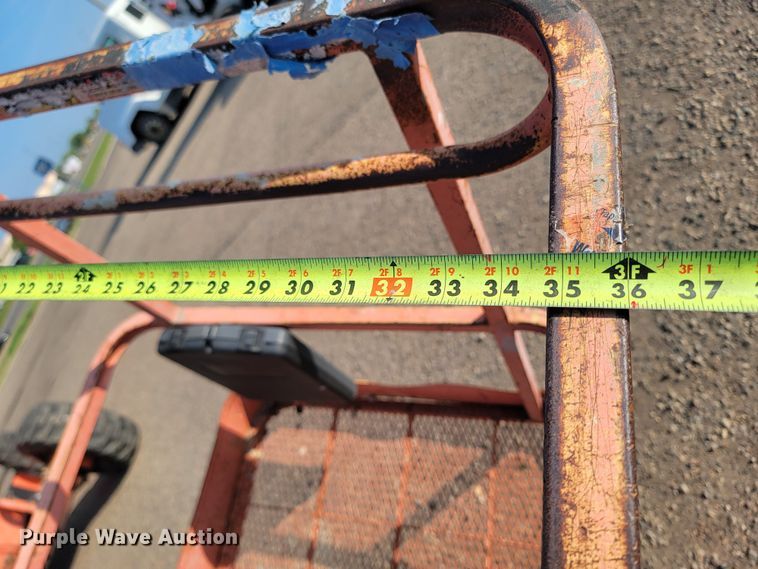 image for item ML9412 2005 JLG 600S  boom lift