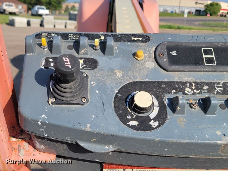 image for item ML9412 2005 JLG 600S  boom lift