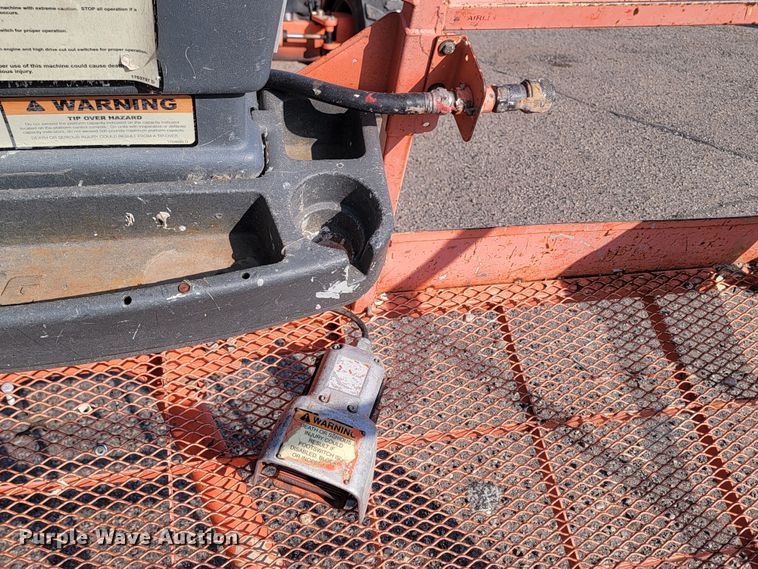 image for item ML9412 2005 JLG 600S  boom lift