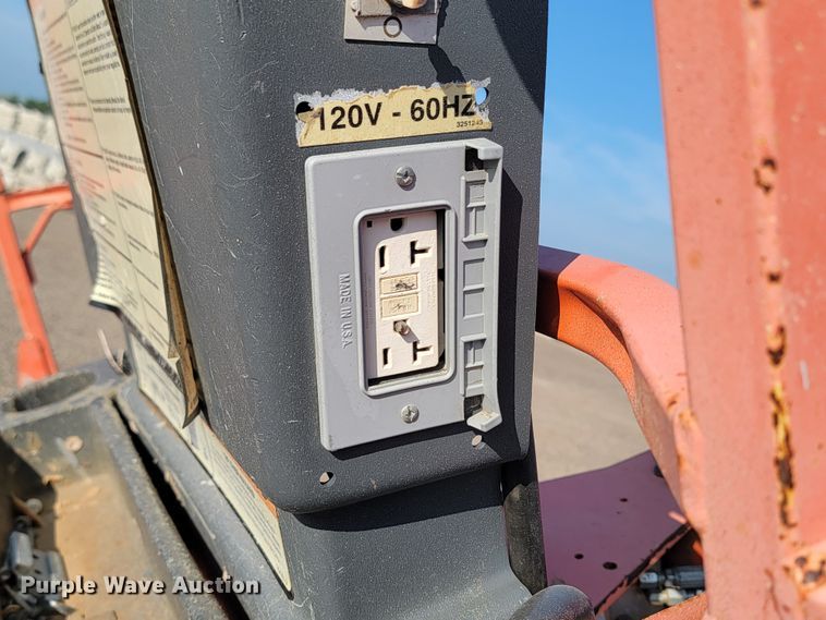 image for item ML9412 2005 JLG 600S  boom lift