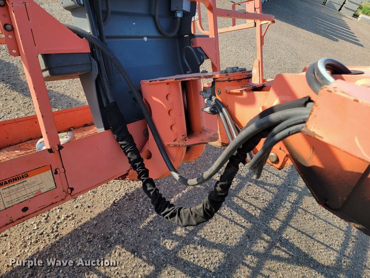 image for item ML9412 2005 JLG 600S  boom lift