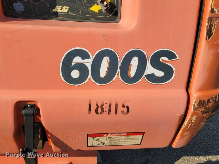 image for item ML9412 2005 JLG 600S  boom lift