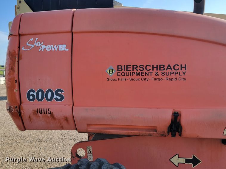 image for item ML9412 2005 JLG 600S  boom lift