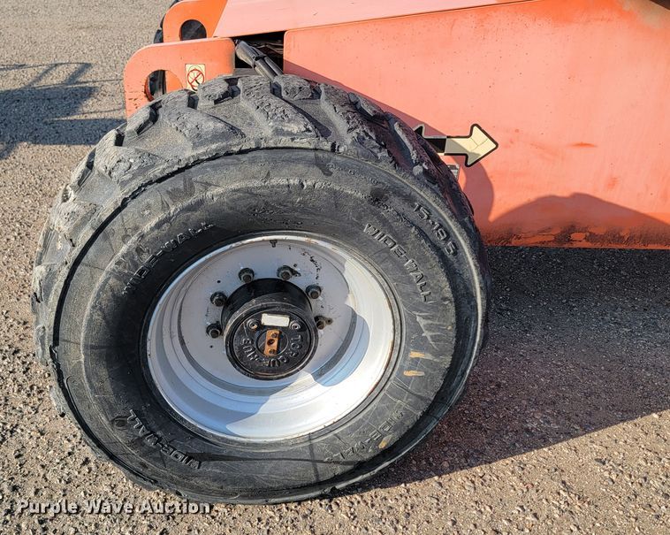 image for item ML9412 2005 JLG 600S  boom lift