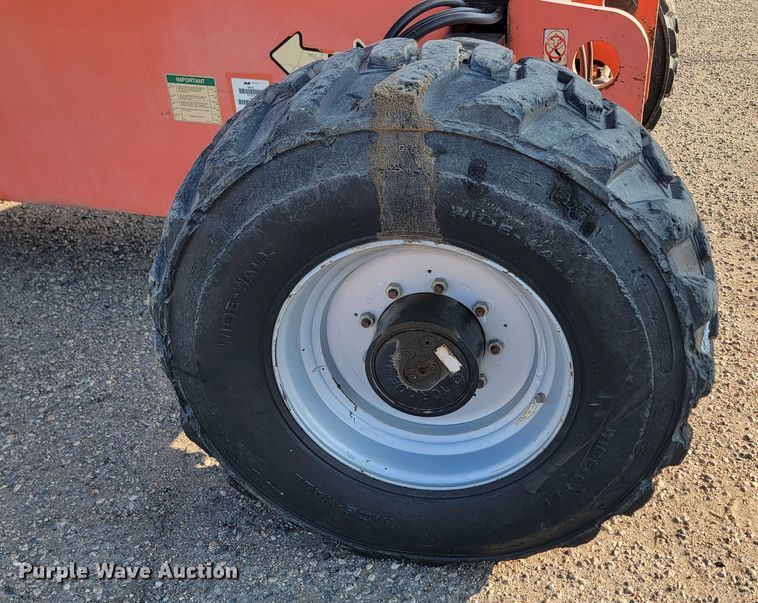 image for item ML9412 2005 JLG 600S  boom lift