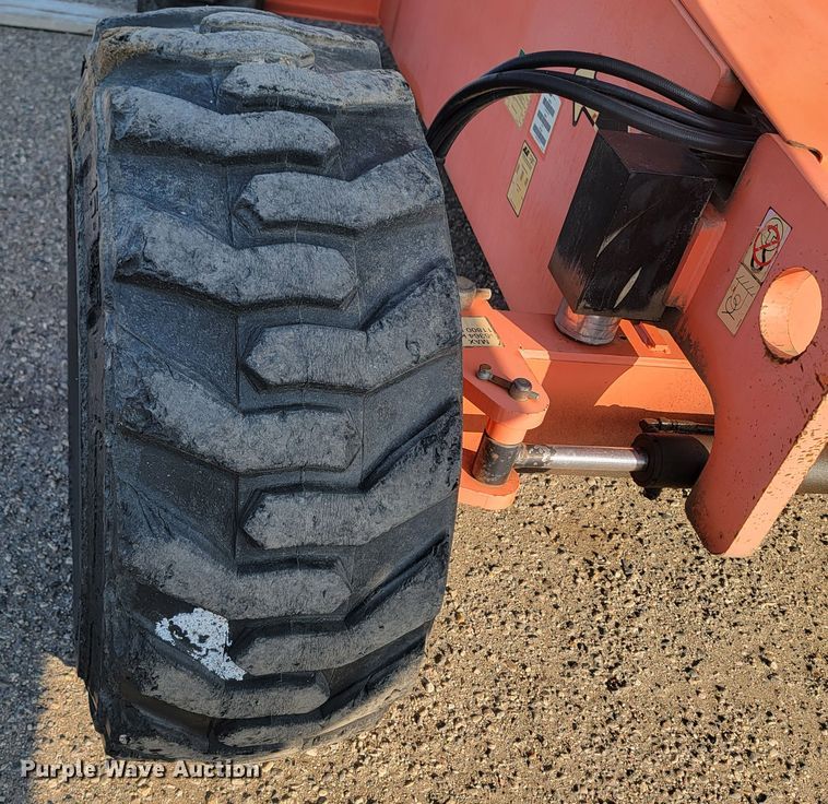 image for item ML9412 2005 JLG 600S  boom lift