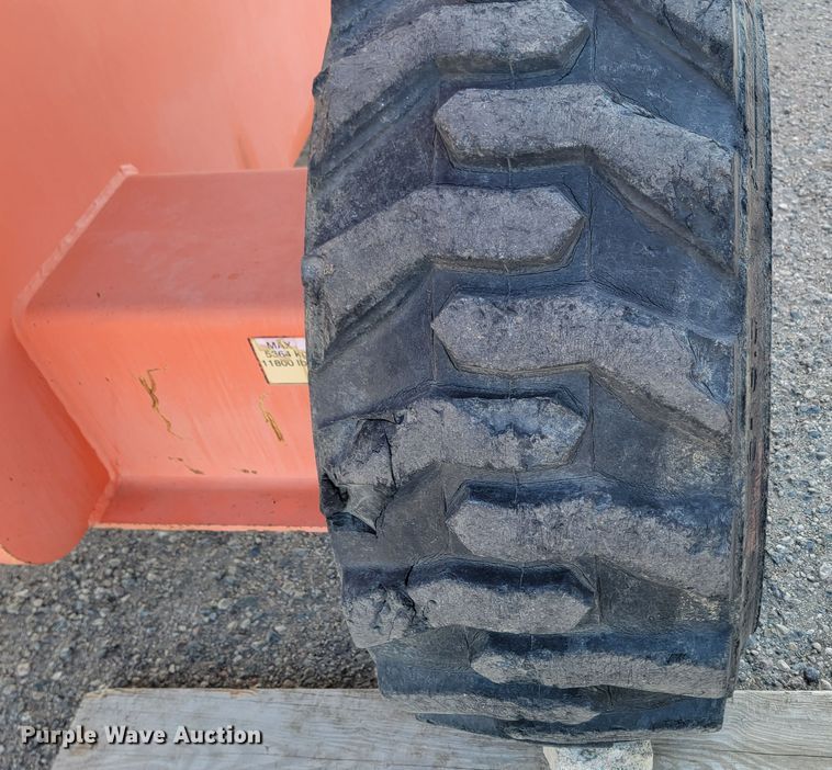 image for item ML9412 2005 JLG 600S  boom lift