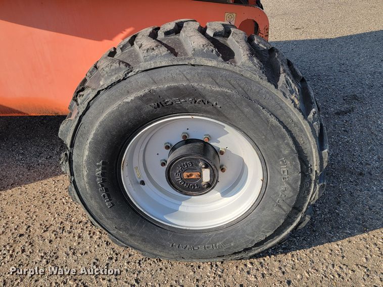 image for item ML9412 2005 JLG 600S  boom lift