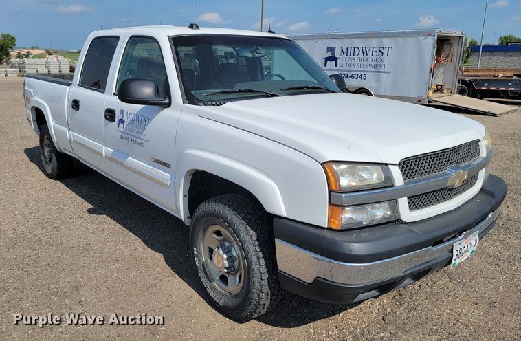 image for item ML9413 2005 Chevrolet Silverado 1500  Crew Cab pickup truck