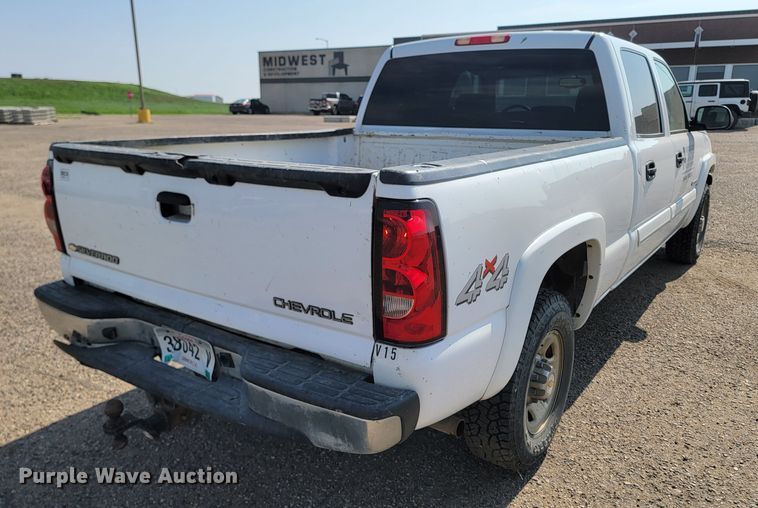 image for item ML9413 2005 Chevrolet Silverado 1500  Crew Cab pickup truck