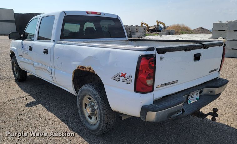 image for item ML9413 2005 Chevrolet Silverado 1500  Crew Cab pickup truck