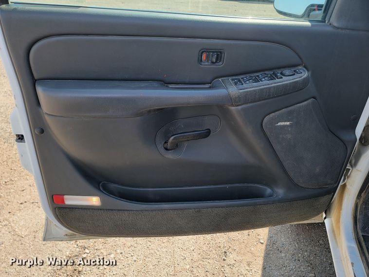 image for item ML9413 2005 Chevrolet Silverado 1500  Crew Cab pickup truck