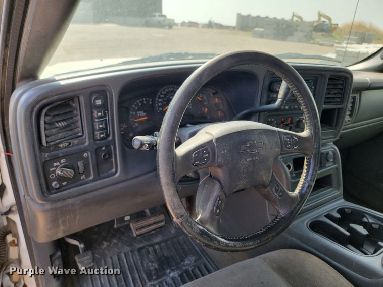 image for item ML9413 2005 Chevrolet Silverado 1500  Crew Cab pickup truck