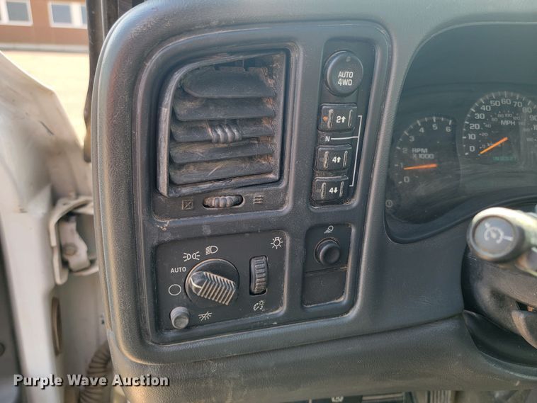 image for item ML9413 2005 Chevrolet Silverado 1500  Crew Cab pickup truck