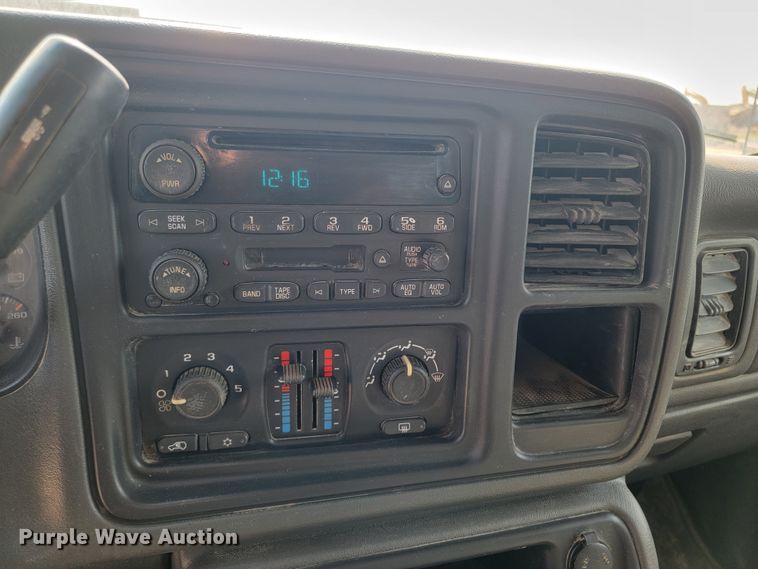 image for item ML9413 2005 Chevrolet Silverado 1500  Crew Cab pickup truck