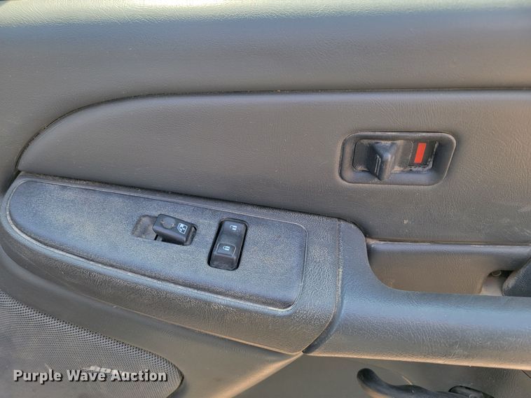 image for item ML9413 2005 Chevrolet Silverado 1500  Crew Cab pickup truck