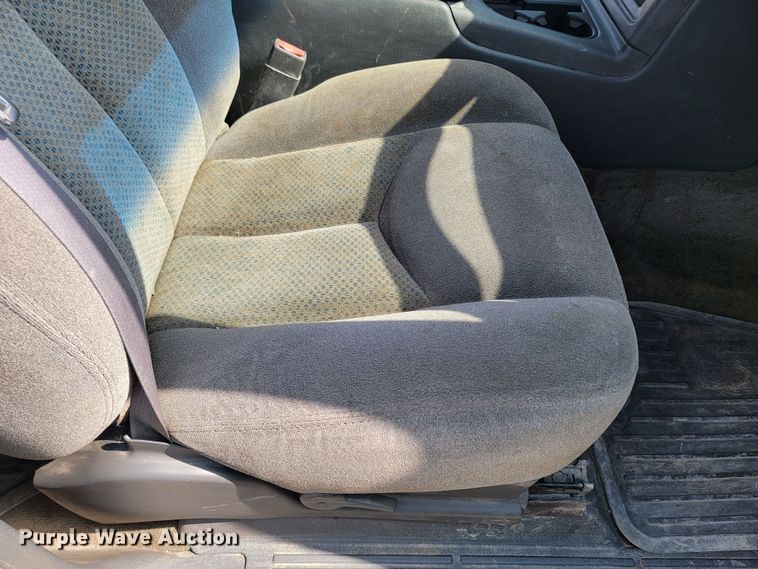 image for item ML9413 2005 Chevrolet Silverado 1500  Crew Cab pickup truck