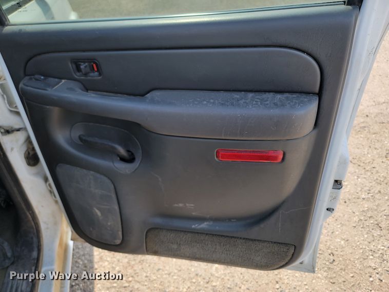 image for item ML9413 2005 Chevrolet Silverado 1500  Crew Cab pickup truck