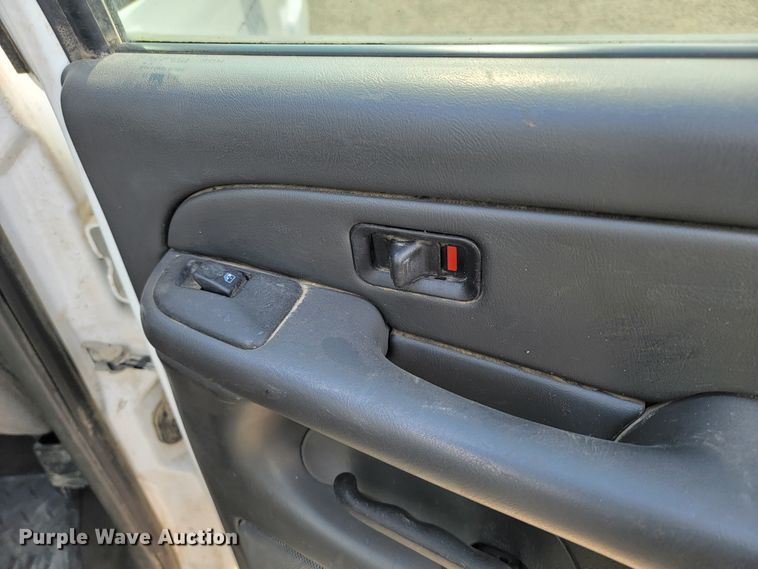 image for item ML9413 2005 Chevrolet Silverado 1500  Crew Cab pickup truck