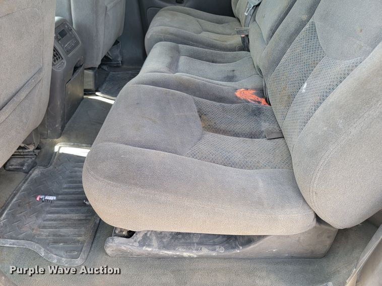 image for item ML9413 2005 Chevrolet Silverado 1500  Crew Cab pickup truck