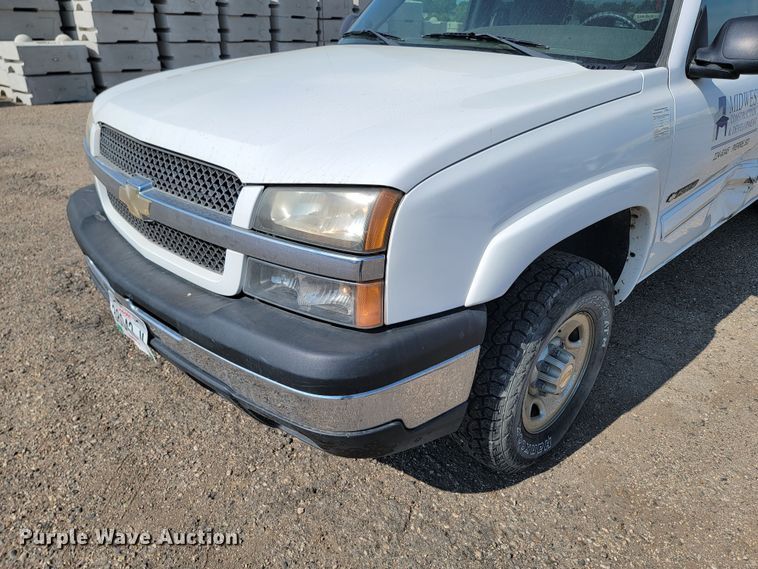 image for item ML9413 2005 Chevrolet Silverado 1500  Crew Cab pickup truck