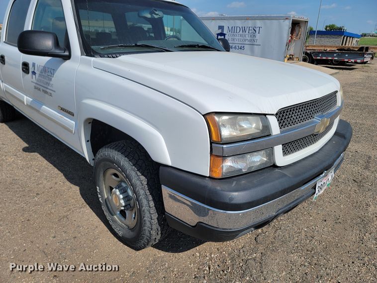 image for item ML9413 2005 Chevrolet Silverado 1500  Crew Cab pickup truck