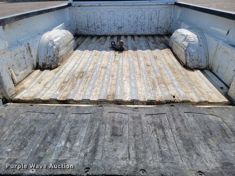 image for item ML9413 2005 Chevrolet Silverado 1500  Crew Cab pickup truck