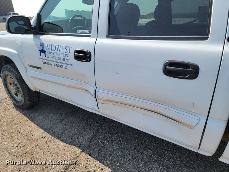 image for item ML9413 2005 Chevrolet Silverado 1500  Crew Cab pickup truck