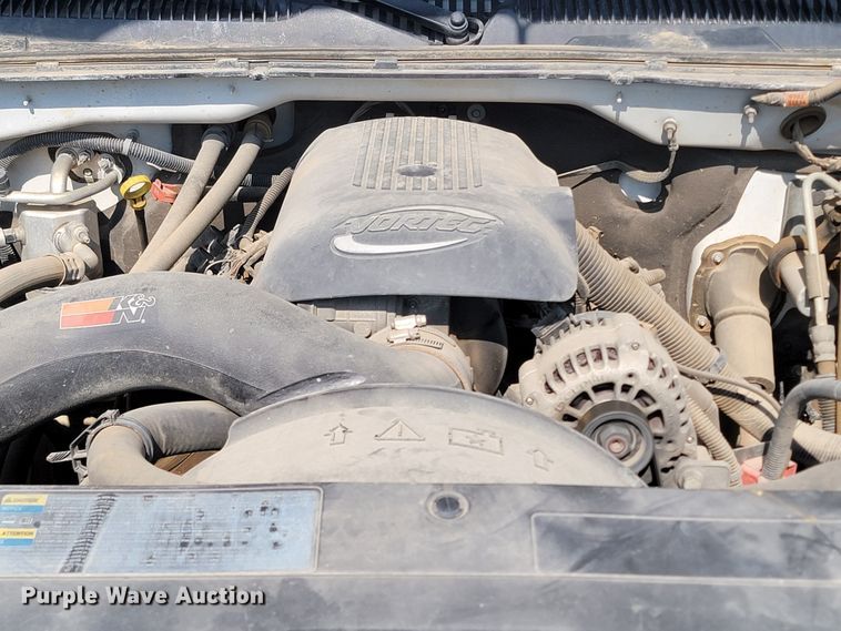 image for item ML9413 2005 Chevrolet Silverado 1500  Crew Cab pickup truck