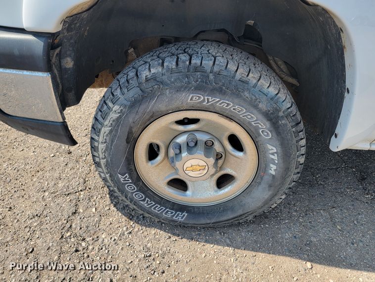 image for item ML9413 2005 Chevrolet Silverado 1500  Crew Cab pickup truck