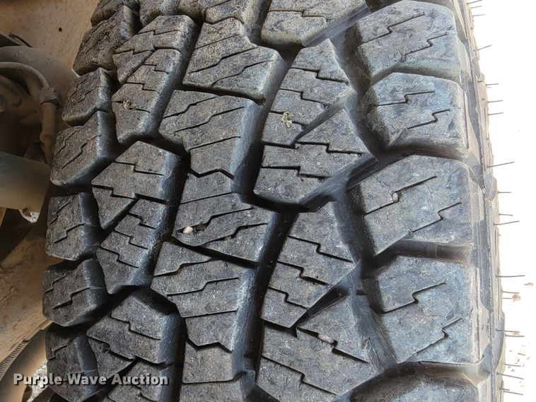 image for item ML9413 2005 Chevrolet Silverado 1500  Crew Cab pickup truck