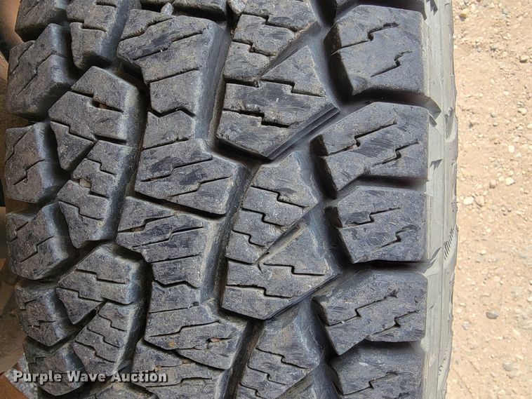 image for item ML9413 2005 Chevrolet Silverado 1500  Crew Cab pickup truck