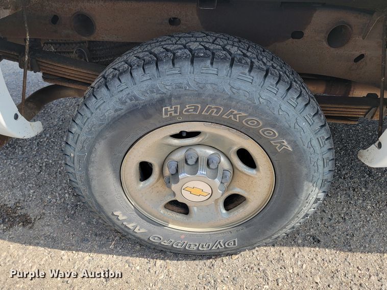 image for item ML9413 2005 Chevrolet Silverado 1500  Crew Cab pickup truck