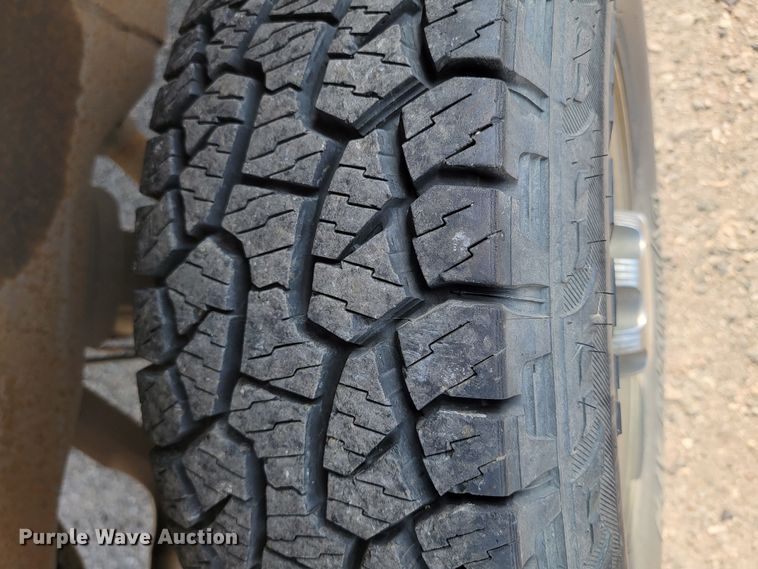 image for item ML9413 2005 Chevrolet Silverado 1500  Crew Cab pickup truck