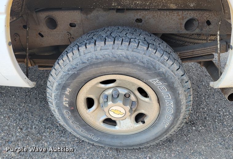 image for item ML9413 2005 Chevrolet Silverado 1500  Crew Cab pickup truck