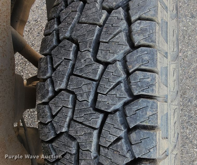 image for item ML9413 2005 Chevrolet Silverado 1500  Crew Cab pickup truck