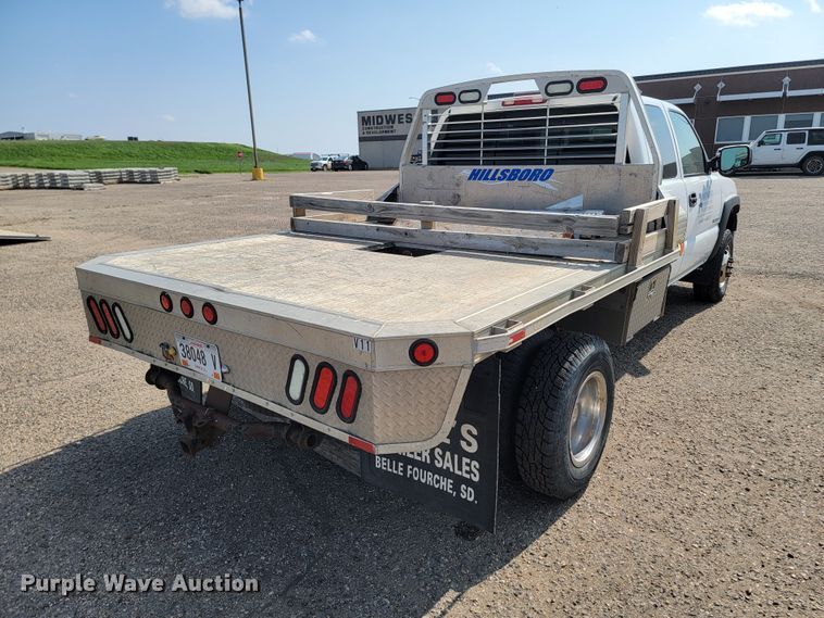 image for item ML9414 2002 Chevrolet Silverado 3500  Ext. Cab flatbed pickup truck