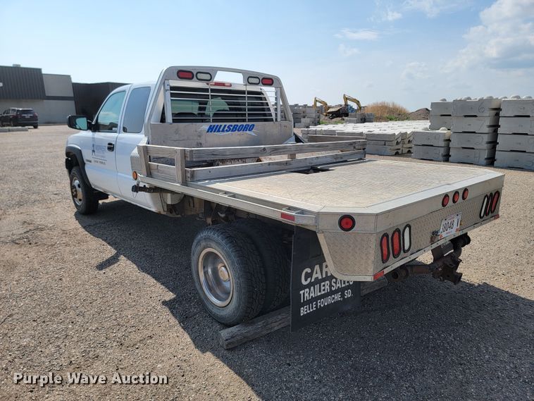 image for item ML9414 2002 Chevrolet Silverado 3500  Ext. Cab flatbed pickup truck