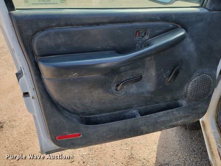 image for item ML9414 2002 Chevrolet Silverado 3500  Ext. Cab flatbed pickup truck